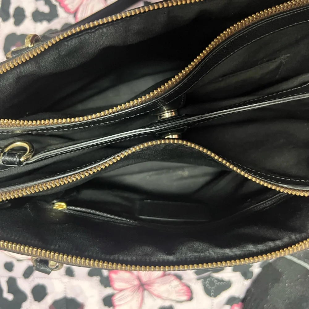 Coach Purse Signature C - Picture 6 of 16